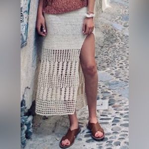 Flook the label skirt